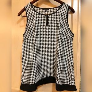 Houndstooth Keyhole Sleeveless Top